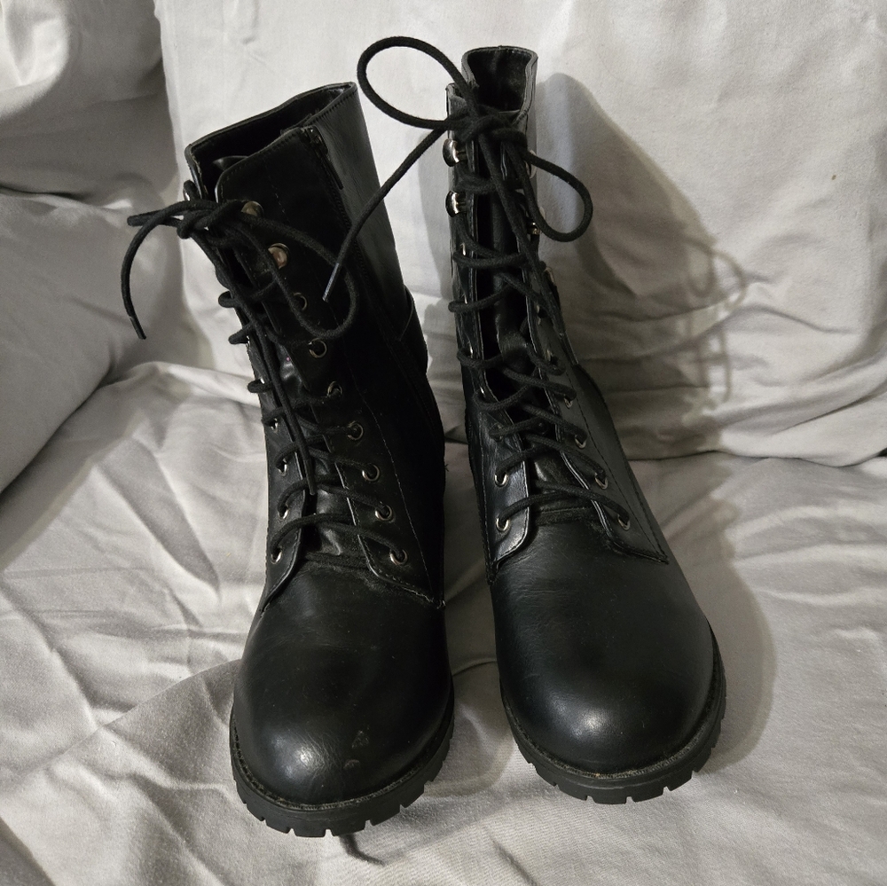 Boots - Picture 5 of 7